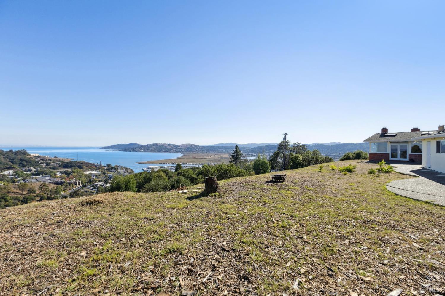 Detail Gallery Image 8 of 57 For 19 Mliss Ln, San Rafael,  CA 94901 - 4 Beds | 3 Baths