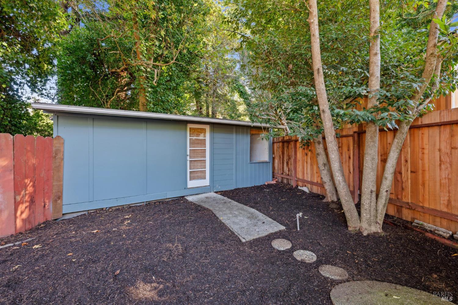 Detail Gallery Image 18 of 22 For 647 Northern Ave, Mill Valley,  CA 94941 - 2 Beds | 1 Baths