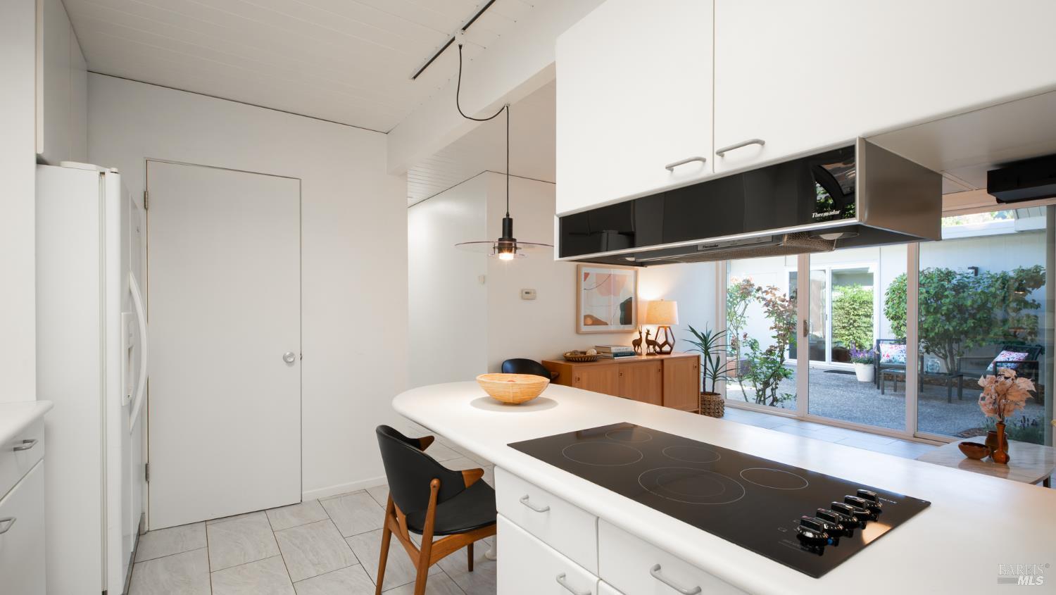 Detail Gallery Image 16 of 36 For 19 Mount Lassen Dr, San Rafael,  CA 94903 - 4 Beds | 2 Baths