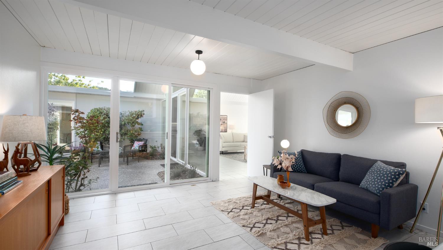 Detail Gallery Image 18 of 36 For 19 Mount Lassen Dr, San Rafael,  CA 94903 - 4 Beds | 2 Baths