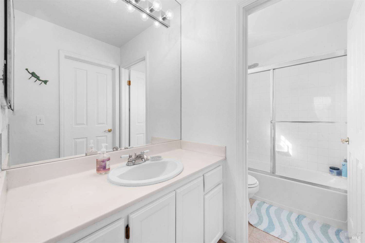 Detail Gallery Image 16 of 23 For 1028 Addison Cir, Petaluma,  CA 94952 - 3 Beds | 2/1 Baths