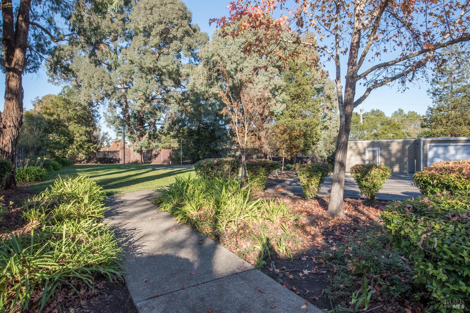 Detail Gallery Image 23 of 24 For 2147 W Steele Ln, Santa Rosa,  CA 95403 - 2 Beds | 1/1 Baths