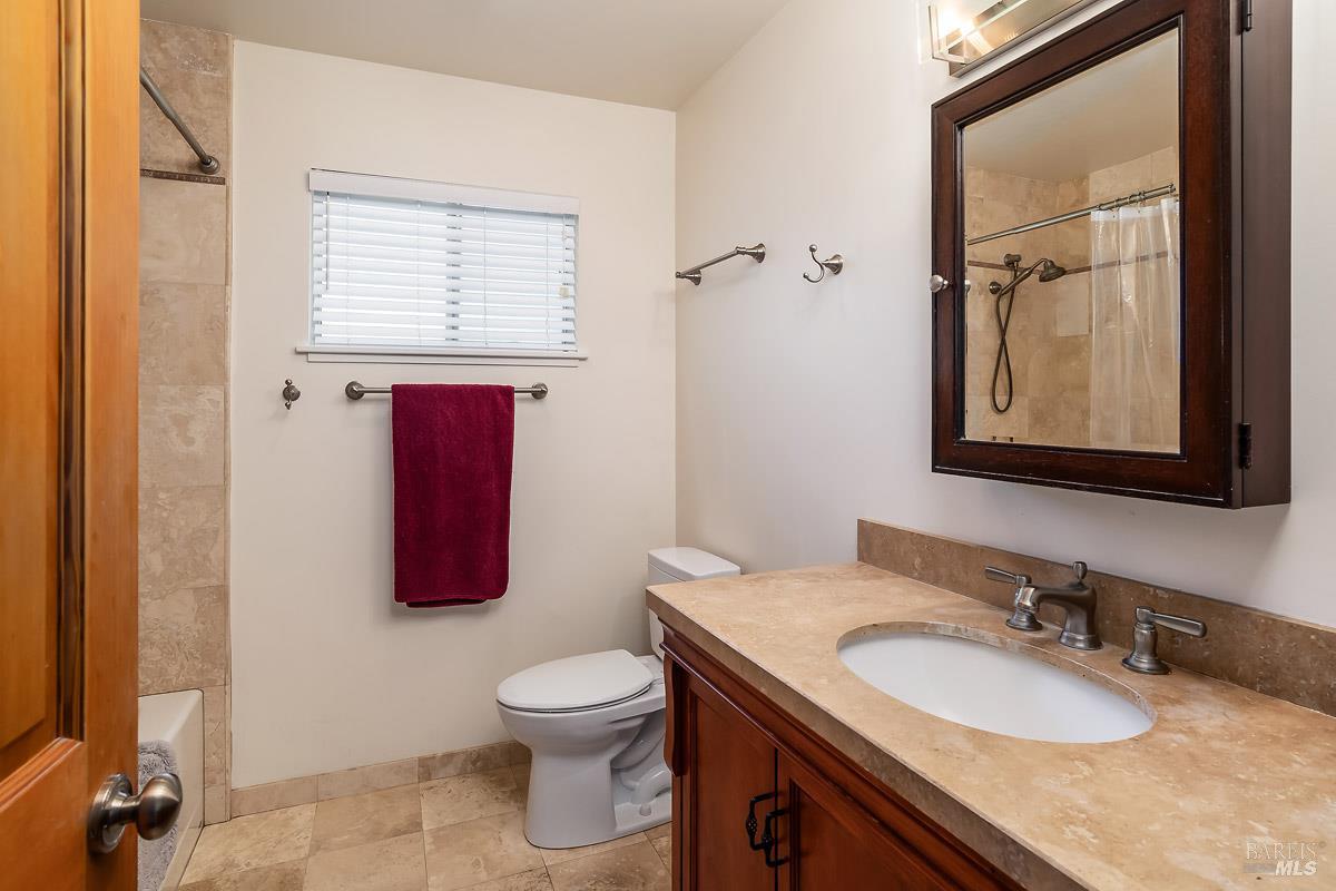 Detail Gallery Image 15 of 29 For 74 Spring Ln, Fairfax,  CA 94930 - 3 Beds | 2 Baths