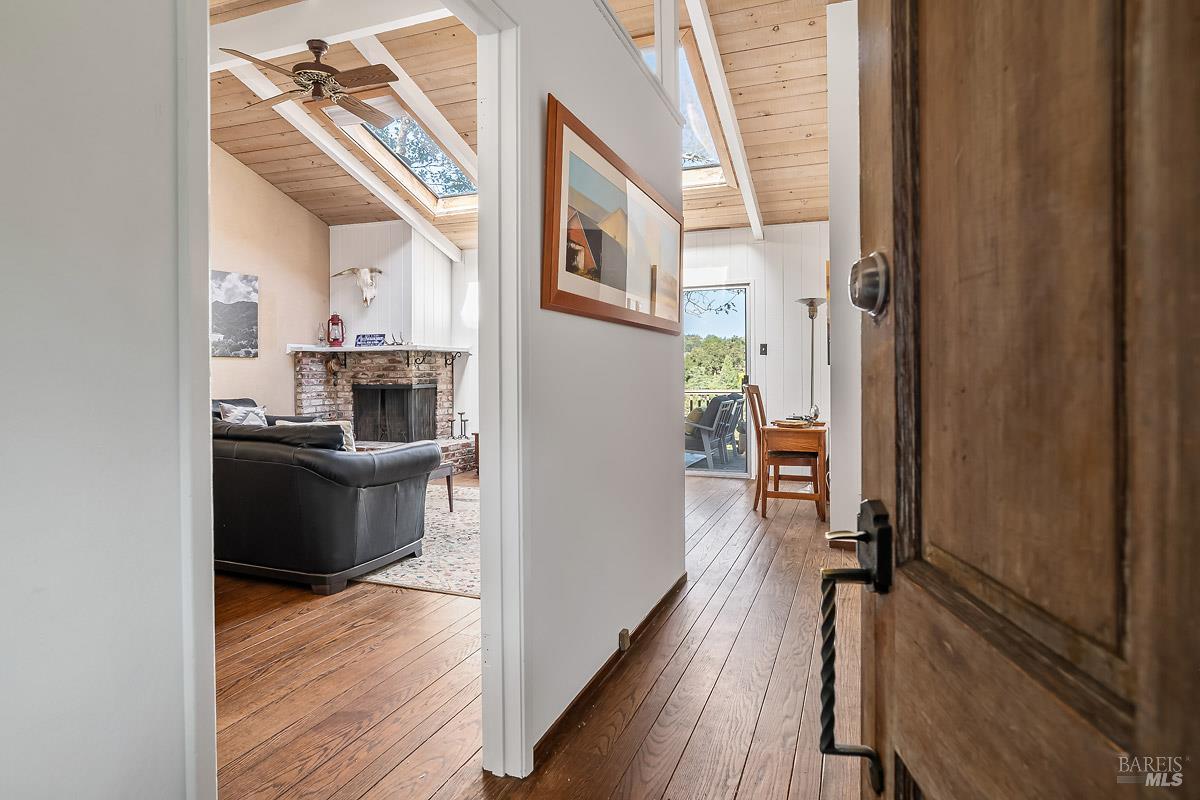 Detail Gallery Image 3 of 29 For 74 Spring Ln, Fairfax,  CA 94930 - 3 Beds | 2 Baths