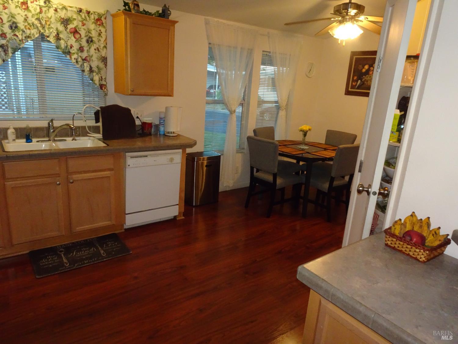 Detail Gallery Image 17 of 57 For 212 Valencia Dr, Fairfield,  CA 94533 - 3 Beds | 2 Baths