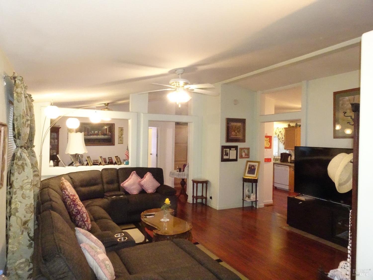 Detail Gallery Image 10 of 57 For 212 Valencia Dr, Fairfield,  CA 94533 - 3 Beds | 2 Baths