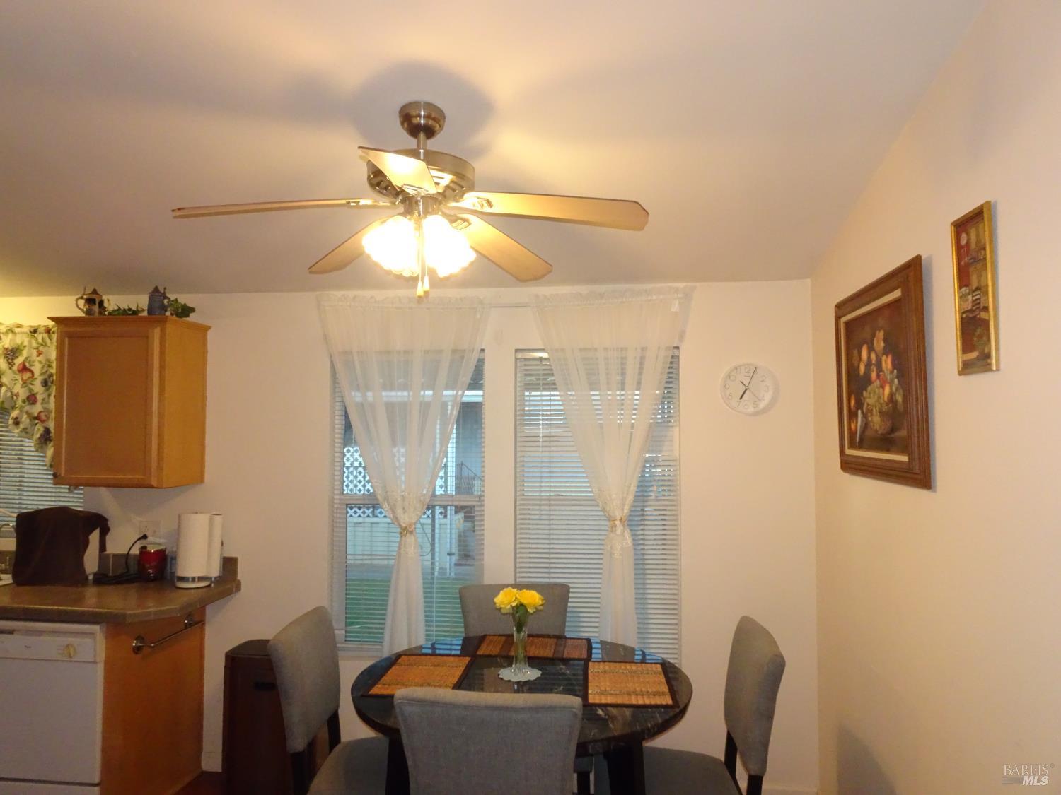 Detail Gallery Image 6 of 57 For 212 Valencia Dr, Fairfield,  CA 94533 - 3 Beds | 2 Baths