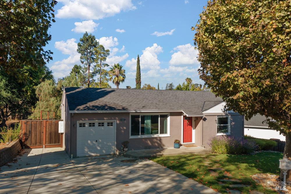 Detail Gallery Image 2 of 43 For 140 El Bonito Way, Benicia,  CA 94510 - 2 Beds | 1 Baths