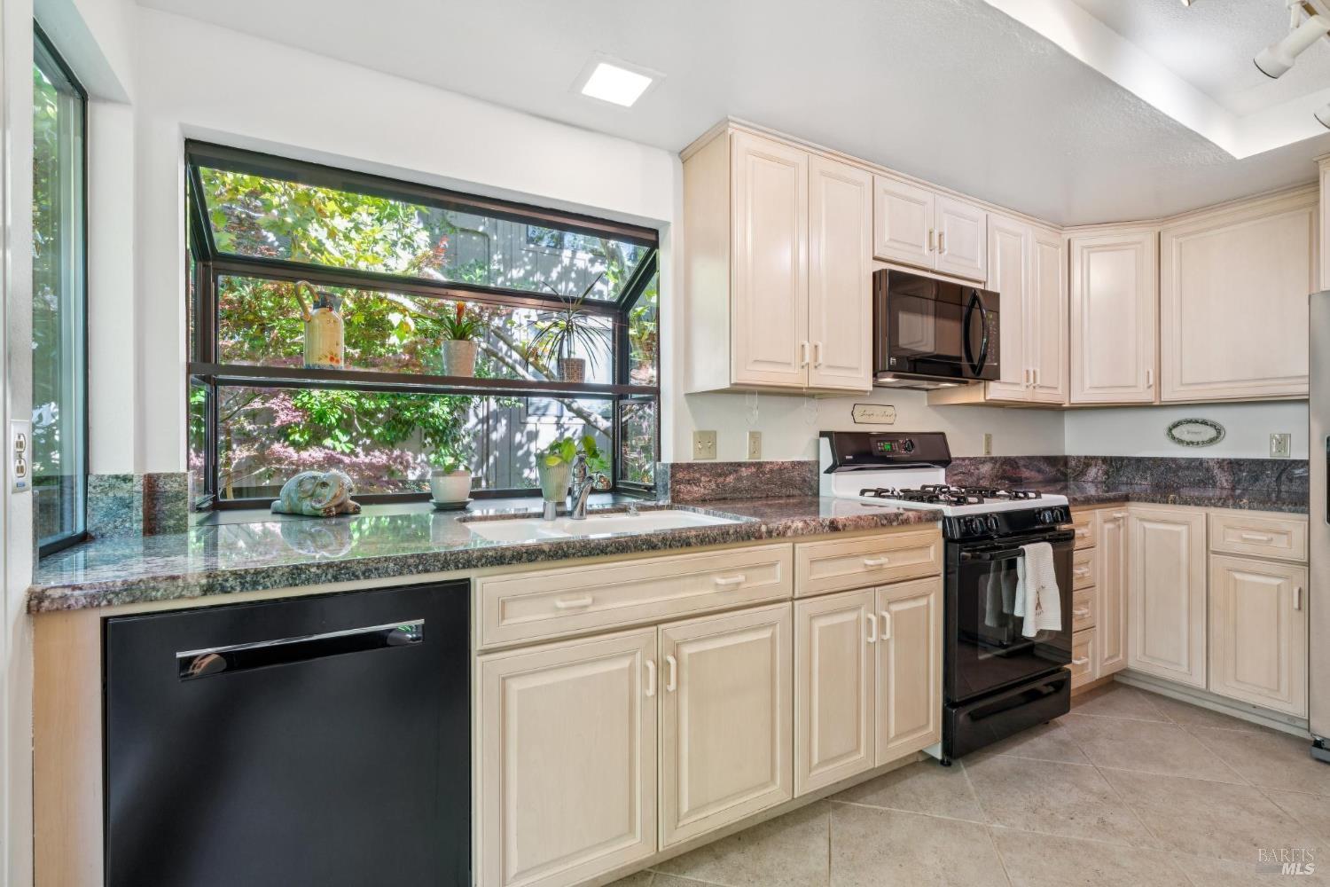 Detail Gallery Image 18 of 40 For 11 Chapparal Ct, Novato,  CA 94949 - 4 Beds | 2/1 Baths