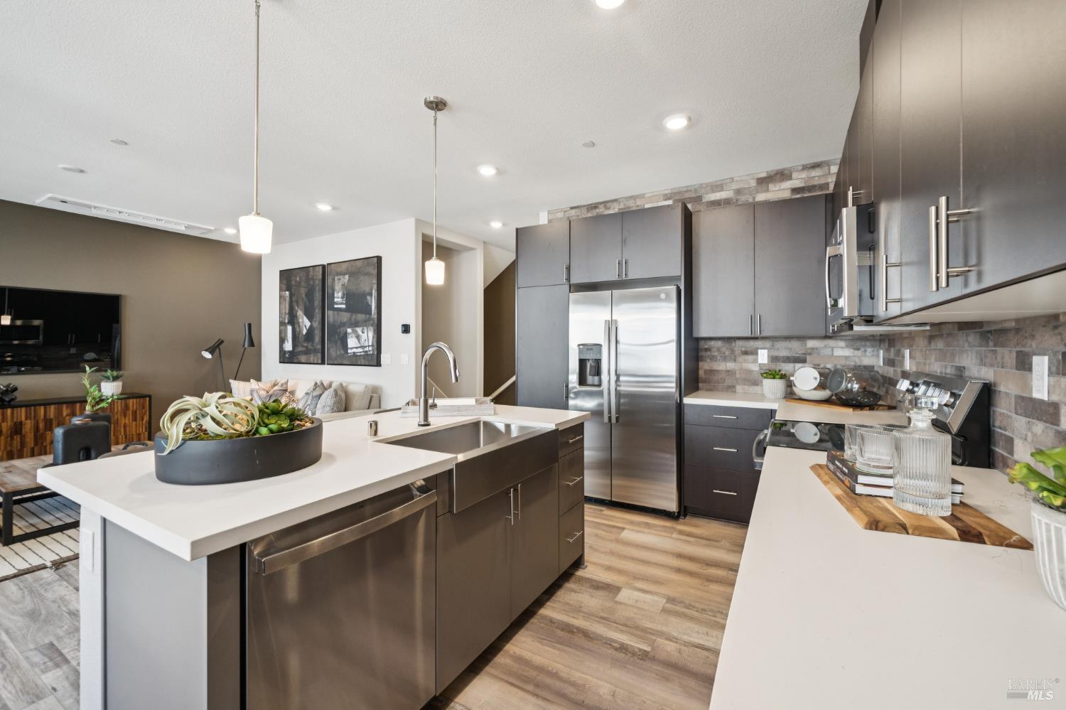 Front Image Thumbnail for BA325092462