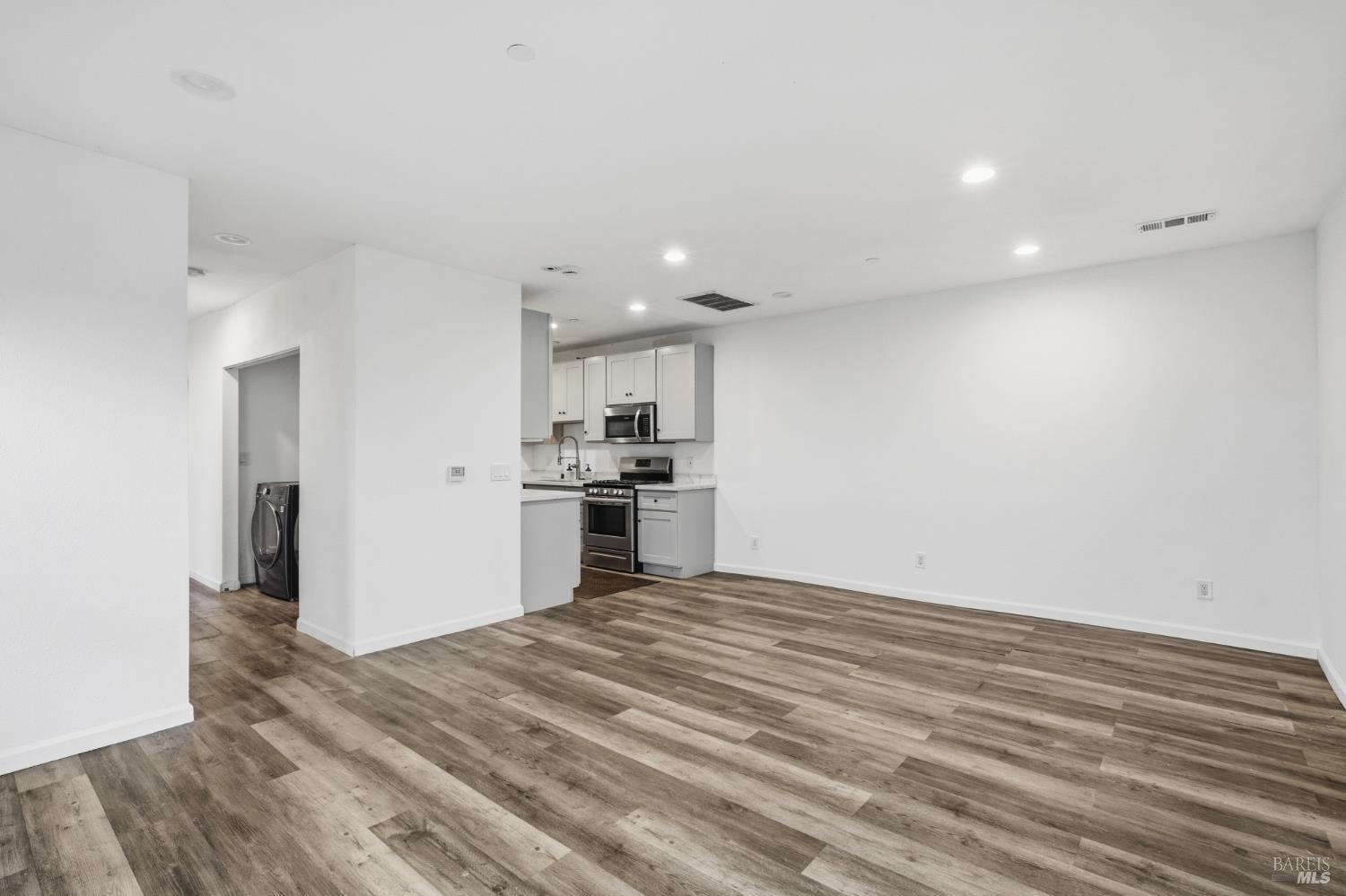 Detail Gallery Image 7 of 35 For 15 Dutton Ct, Sausalito,  CA 94965 - – Beds | – Baths