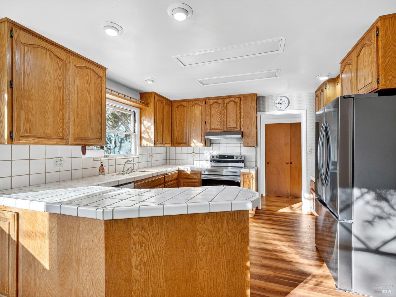 Detail Gallery Image 36 of 76 For 351 View Dr, Ukiah,  CA 95482 - 4 Beds | 3 Baths