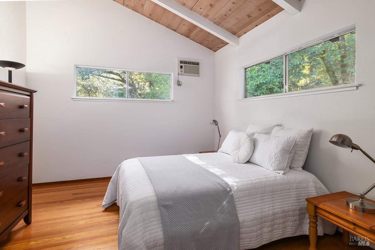 Detail Gallery Image 14 of 29 For 74 Spring Ln, Fairfax,  CA 94930 - 3 Beds | 2 Baths