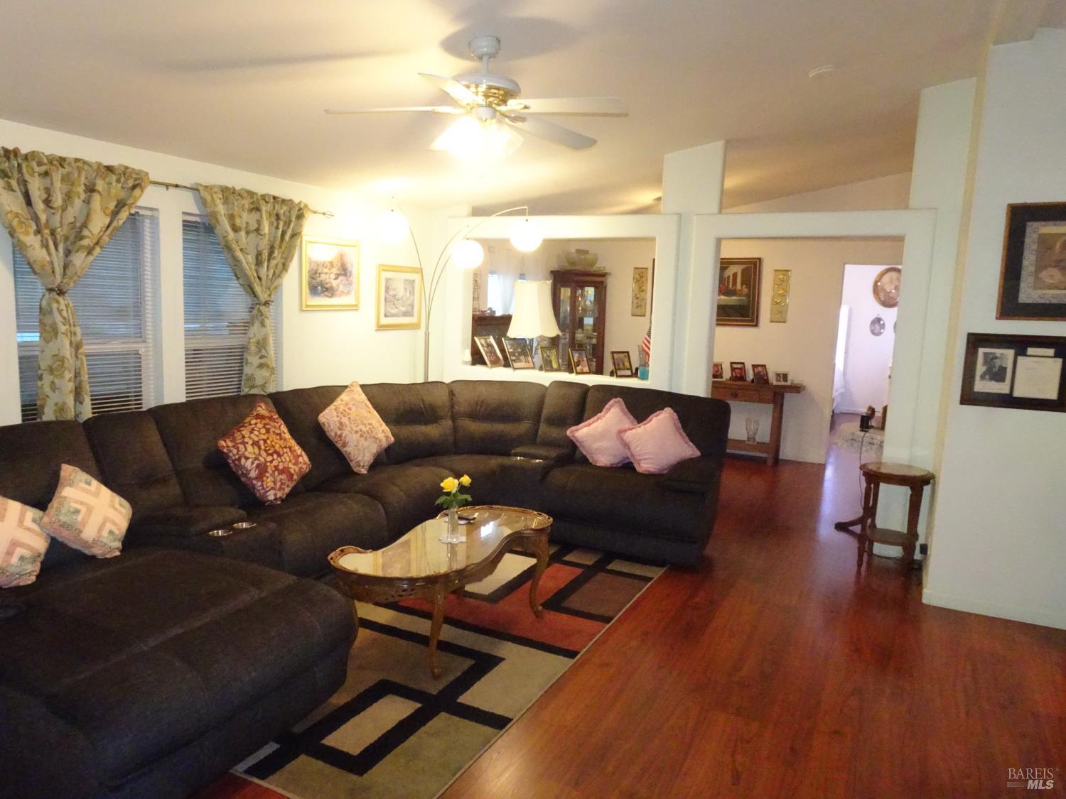 Detail Gallery Image 12 of 57 For 212 Valencia Dr, Fairfield,  CA 94533 - 3 Beds | 2 Baths