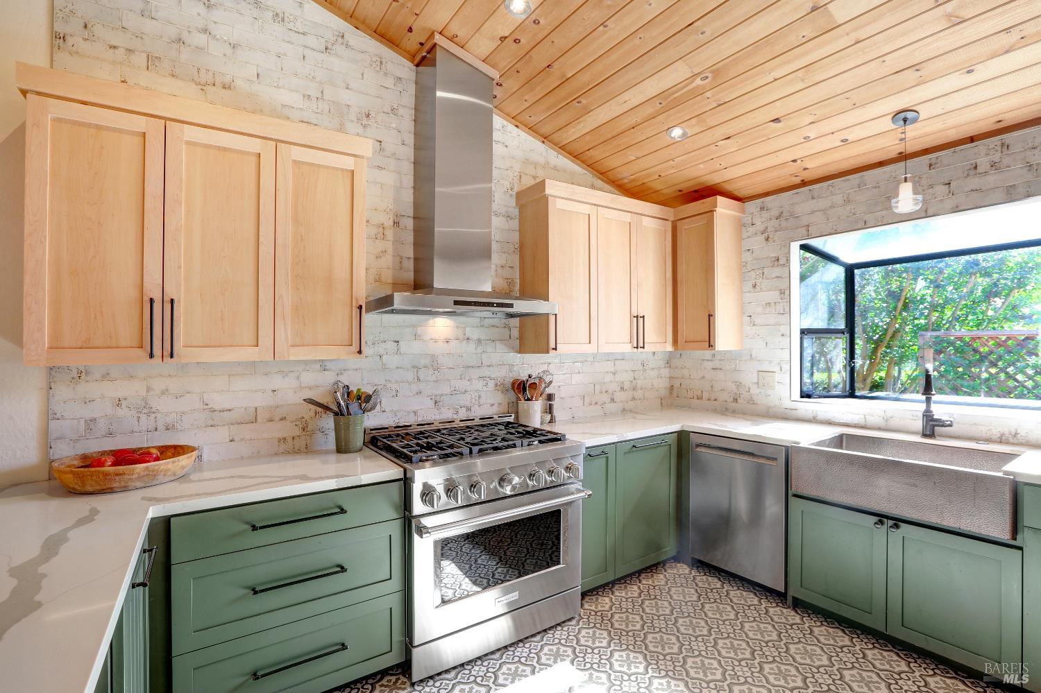 Detail Gallery Image 12 of 45 For 609 Ross Ct, Sonoma,  CA 95476 - 3 Beds | 2/1 Baths