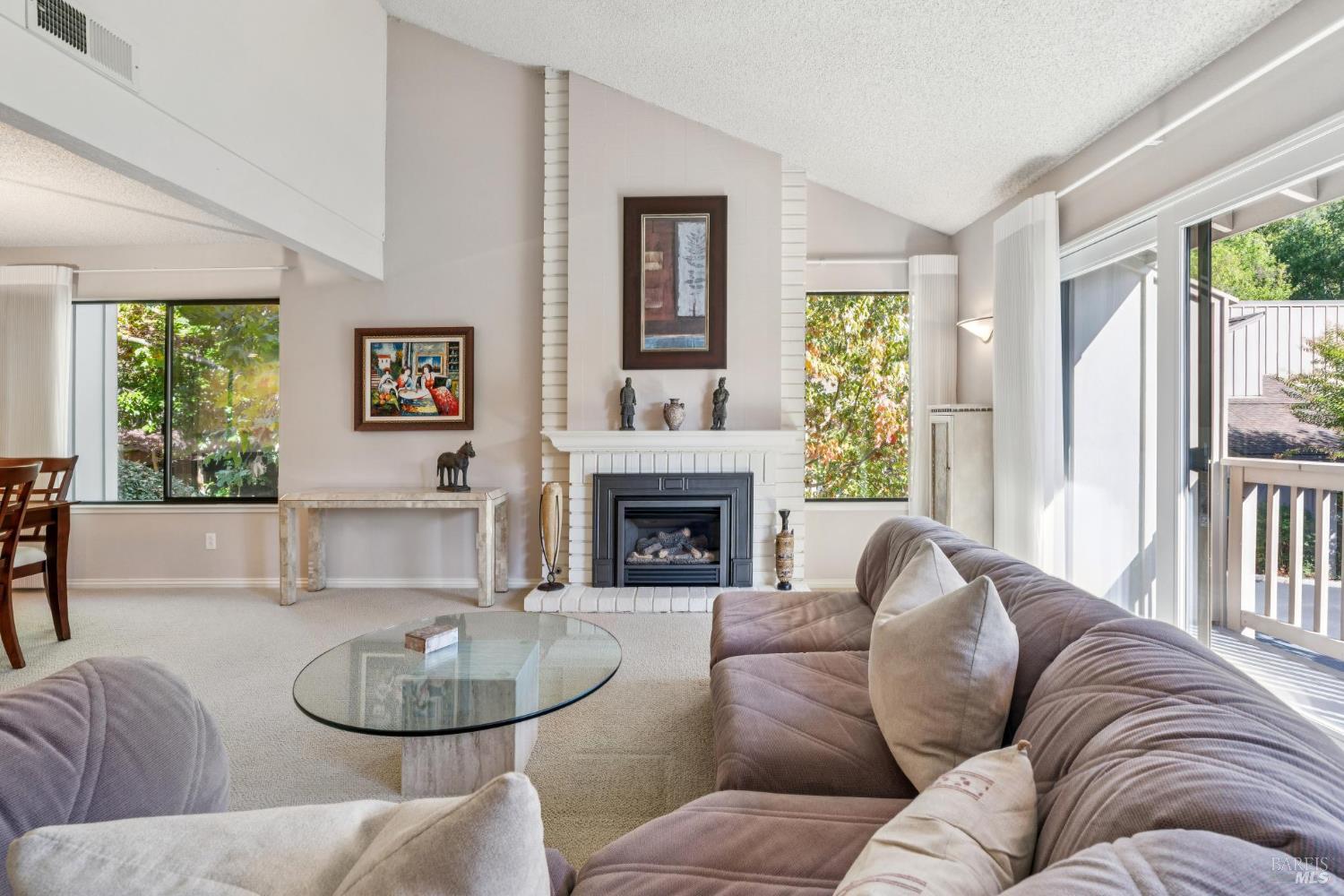 Detail Gallery Image 7 of 40 For 11 Chapparal Ct, Novato,  CA 94949 - 4 Beds | 2/1 Baths