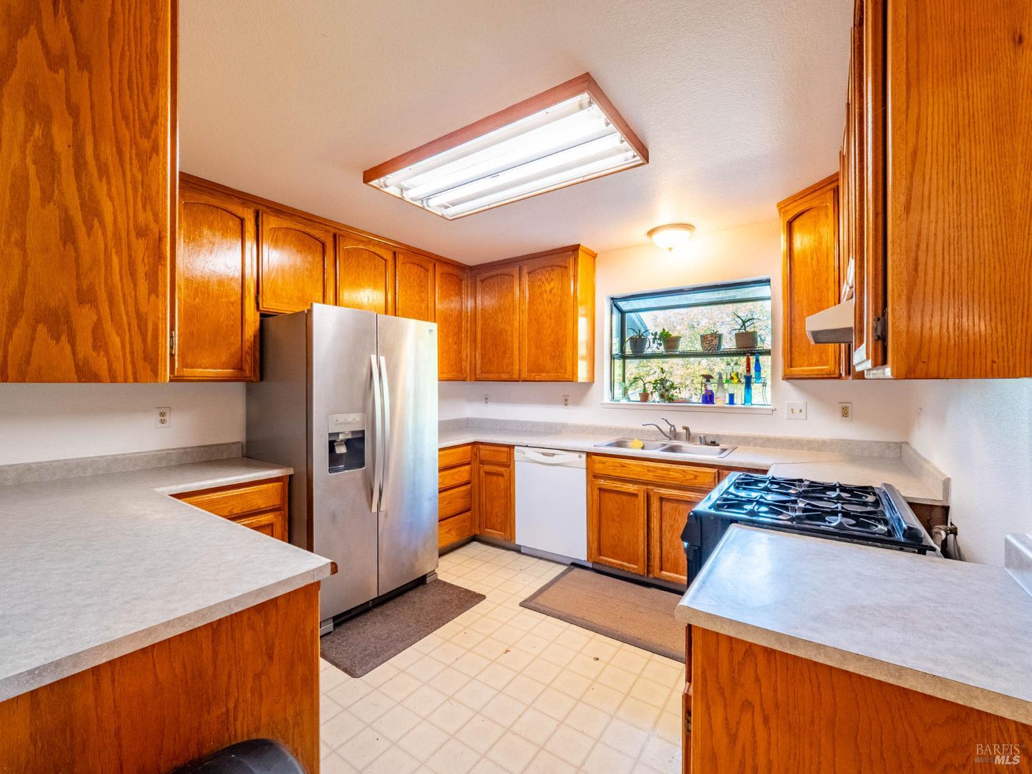 Detail Gallery Image 10 of 70 For 5430 Black Bart Trl, Redwood Valley,  CA 95470 - 3 Beds | 2 Baths