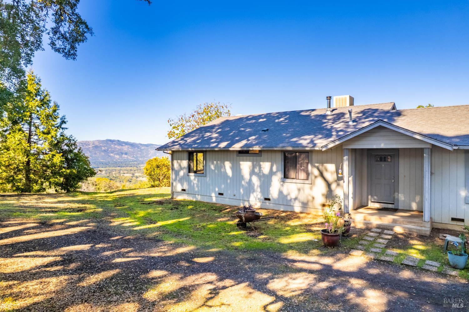 Detail Gallery Image 3 of 70 For 5430 Black Bart Trl, Redwood Valley,  CA 95470 - 3 Beds | 2 Baths