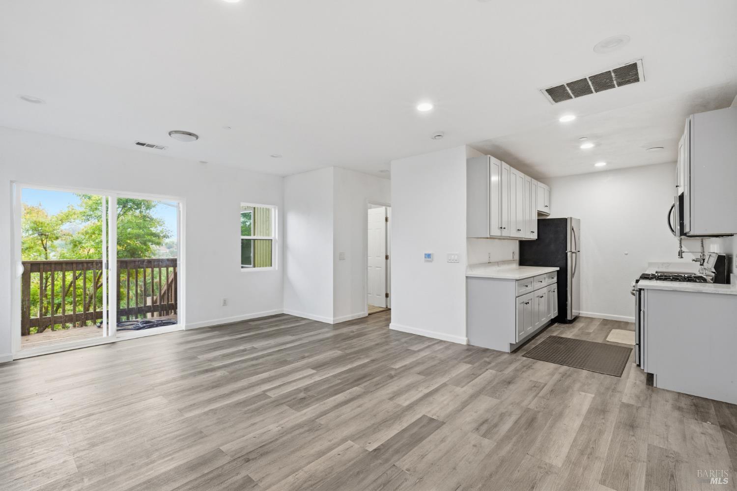 Detail Gallery Image 8 of 35 For 15 Dutton Ct, Sausalito,  CA 94965 - – Beds | – Baths