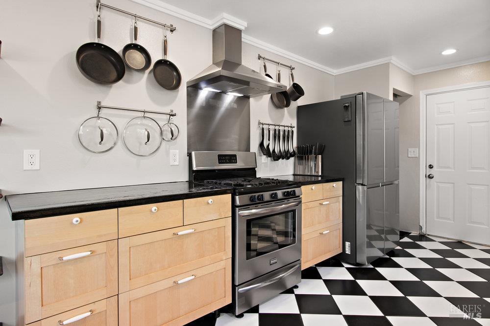 Detail Gallery Image 16 of 43 For 140 El Bonito Way, Benicia,  CA 94510 - 2 Beds | 1 Baths