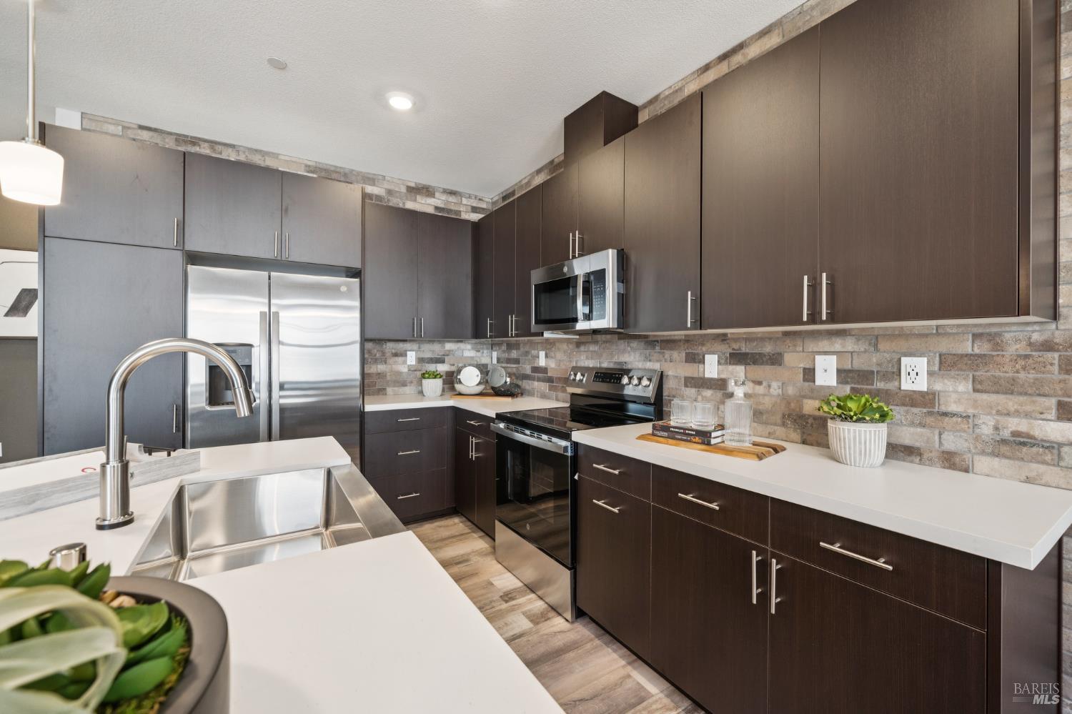 Detail Gallery Image 9 of 19 For 105 Brutus Cmn, Livermore,  CA 94551 - 2 Beds | 2/1 Baths