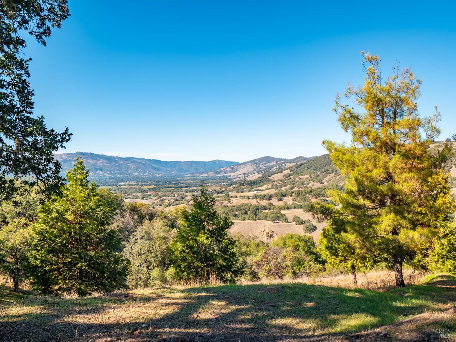 Detail Gallery Image 5 of 70 For 5430 Black Bart Trl, Redwood Valley,  CA 95470 - 3 Beds | 2 Baths