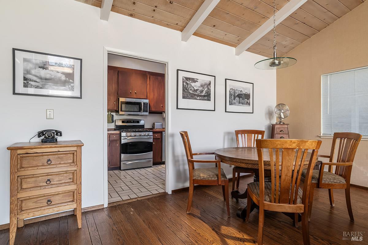 Detail Gallery Image 8 of 29 For 74 Spring Ln, Fairfax,  CA 94930 - 3 Beds | 2 Baths