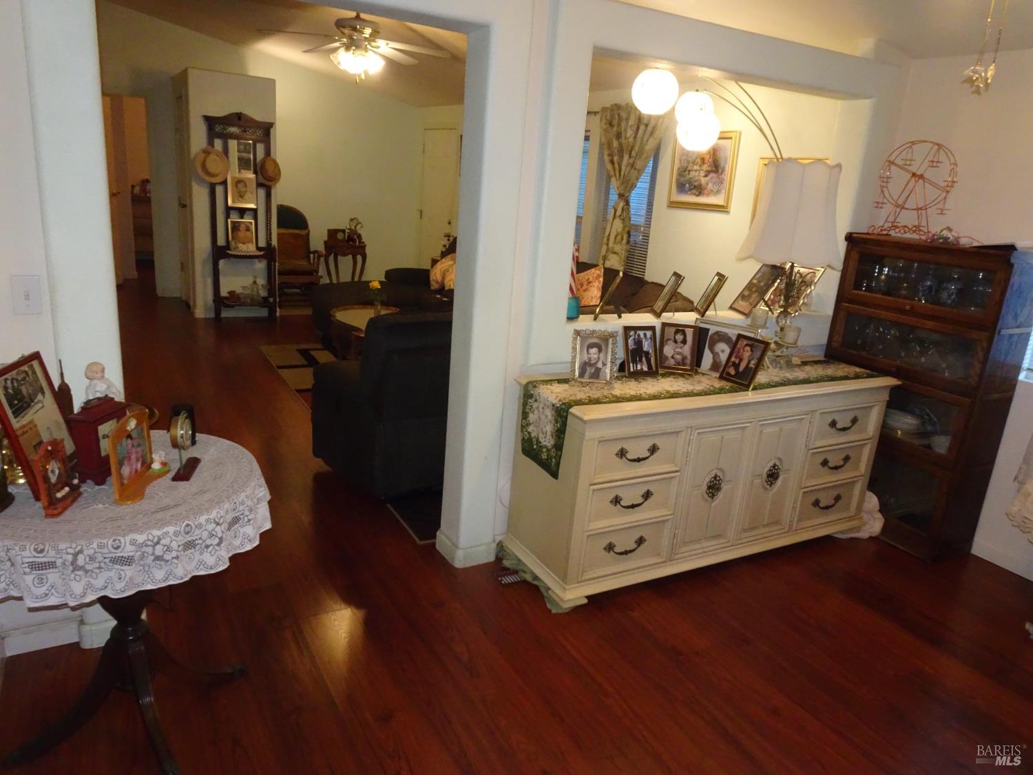 Detail Gallery Image 3 of 57 For 212 Valencia Dr, Fairfield,  CA 94533 - 3 Beds | 2 Baths