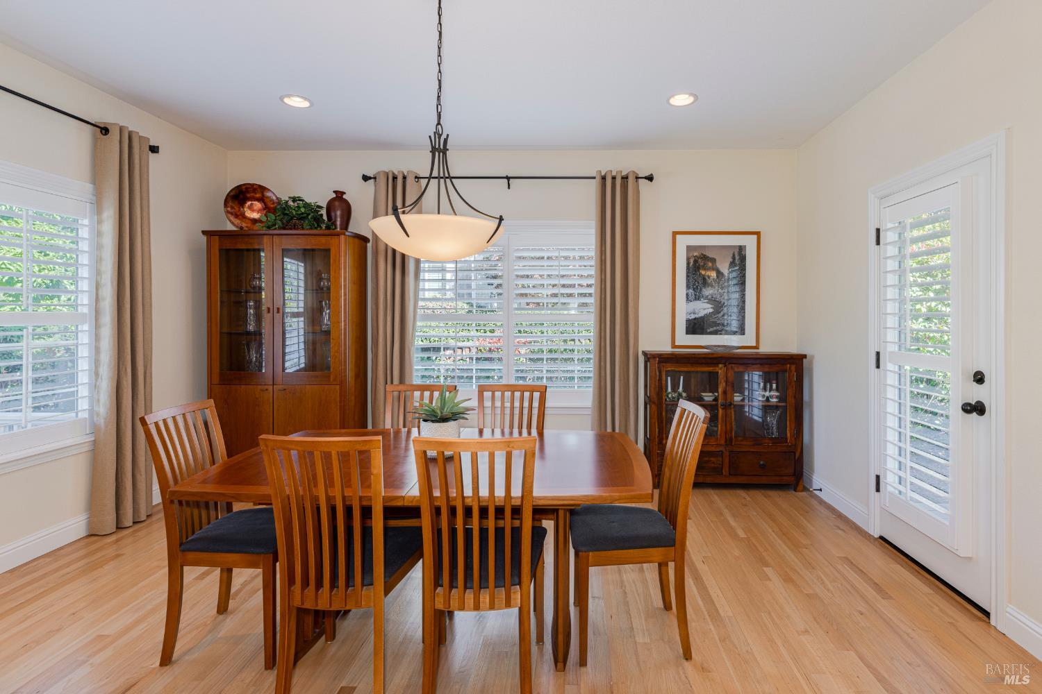 Detail Gallery Image 7 of 72 For 8776 Logan Pl, Cotati,  CA 94931 - 4 Beds | 3 Baths