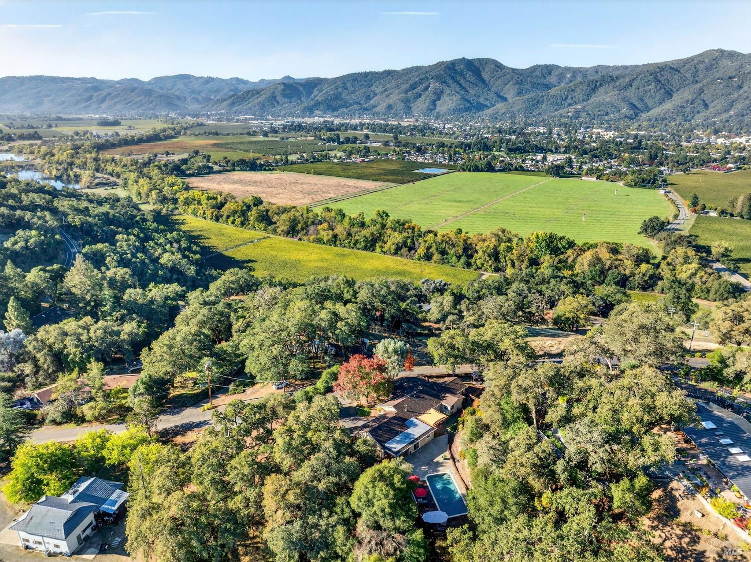 Detail Gallery Image 7 of 76 For 351 View Dr, Ukiah,  CA 95482 - 4 Beds | 3 Baths