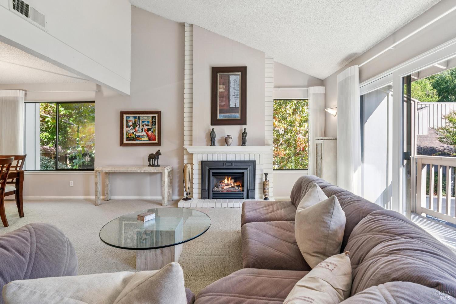 Detail Gallery Image 9 of 40 For 11 Chapparal Ct, Novato,  CA 94949 - 4 Beds | 2/1 Baths