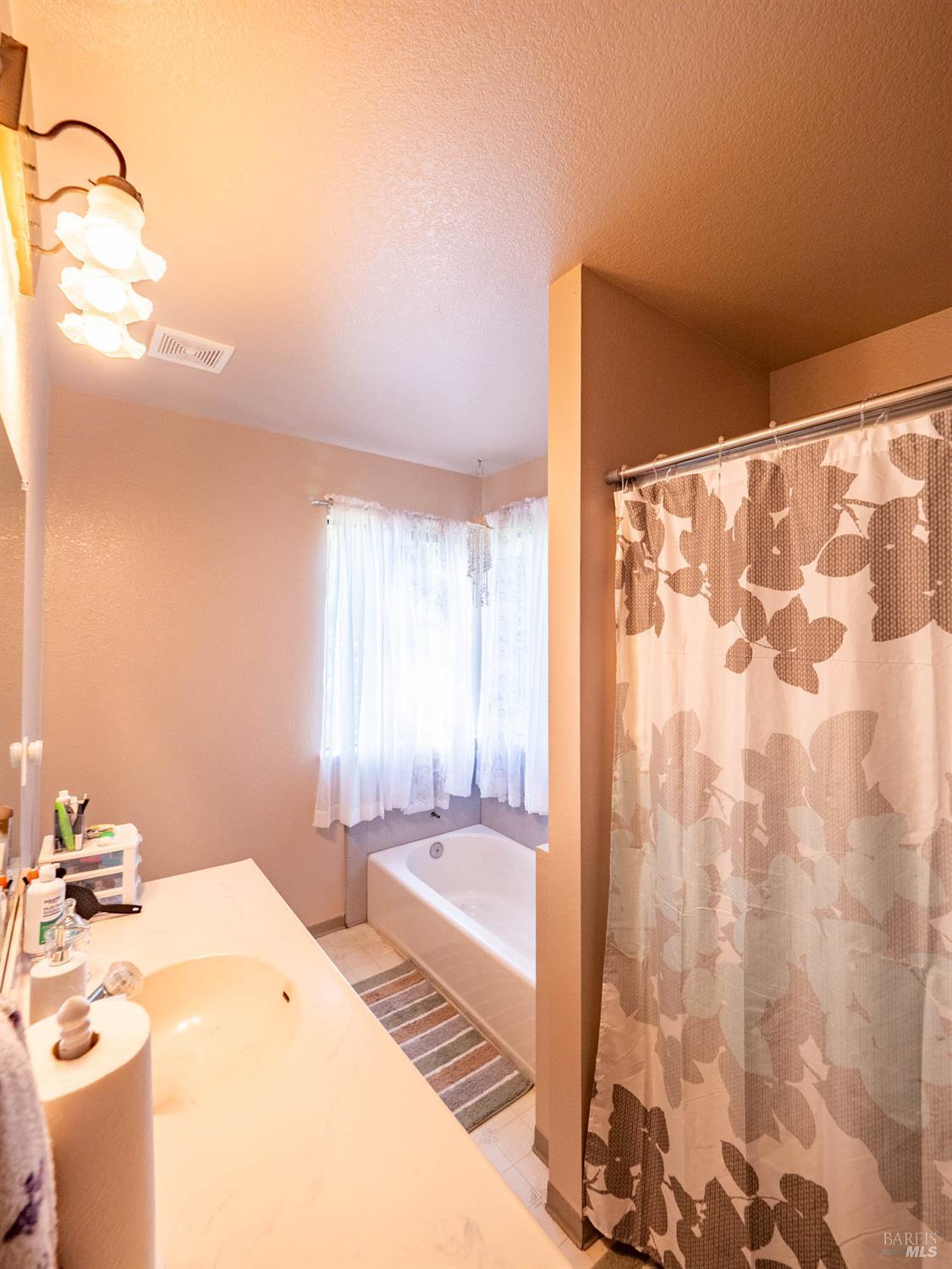 Detail Gallery Image 21 of 70 For 5430 Black Bart Trl, Redwood Valley,  CA 95470 - 3 Beds | 2 Baths