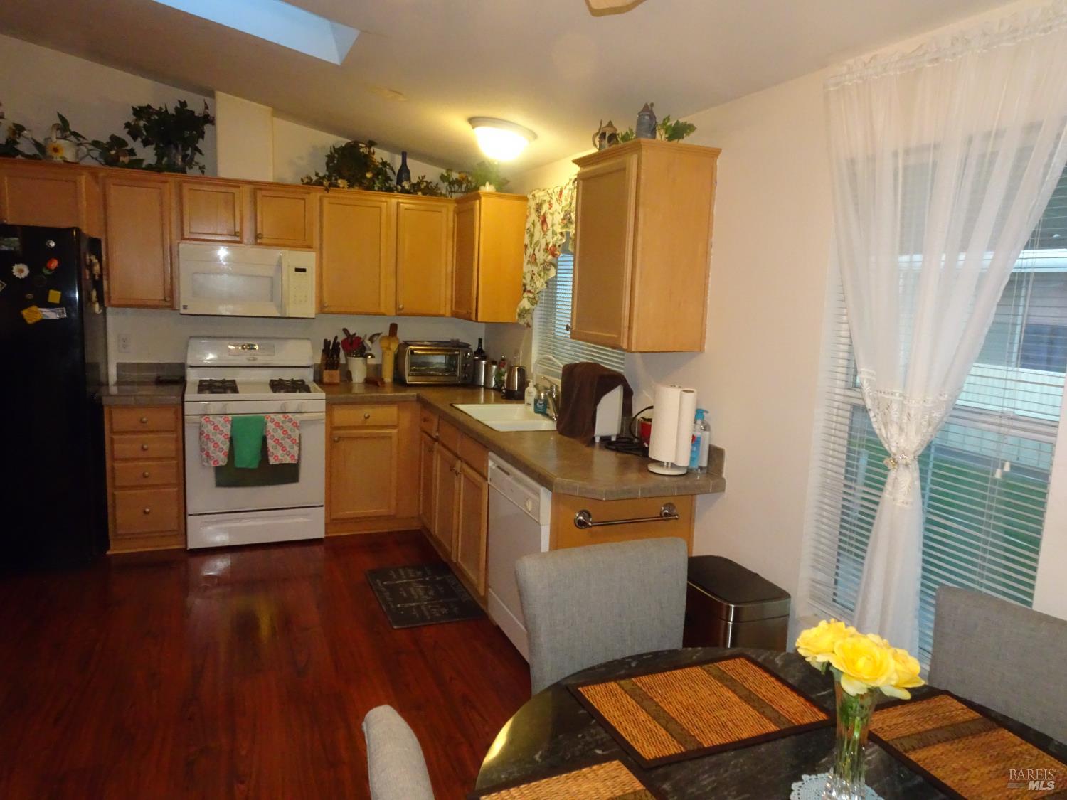 Detail Gallery Image 5 of 57 For 212 Valencia Dr, Fairfield,  CA 94533 - 3 Beds | 2 Baths