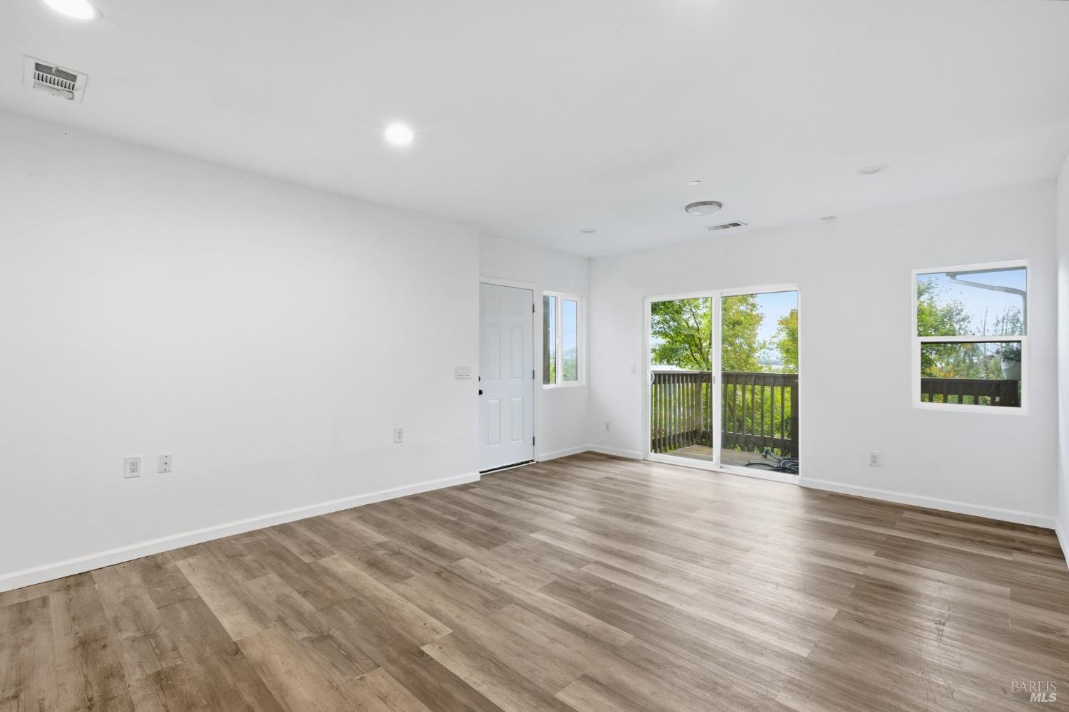 Detail Gallery Image 30 of 35 For 15 Dutton Ct, Sausalito,  CA 94965 - – Beds | – Baths