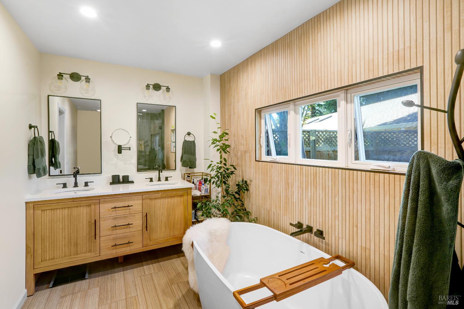 Detail Gallery Image 19 of 45 For 609 Ross Ct, Sonoma,  CA 95476 - 3 Beds | 2/1 Baths