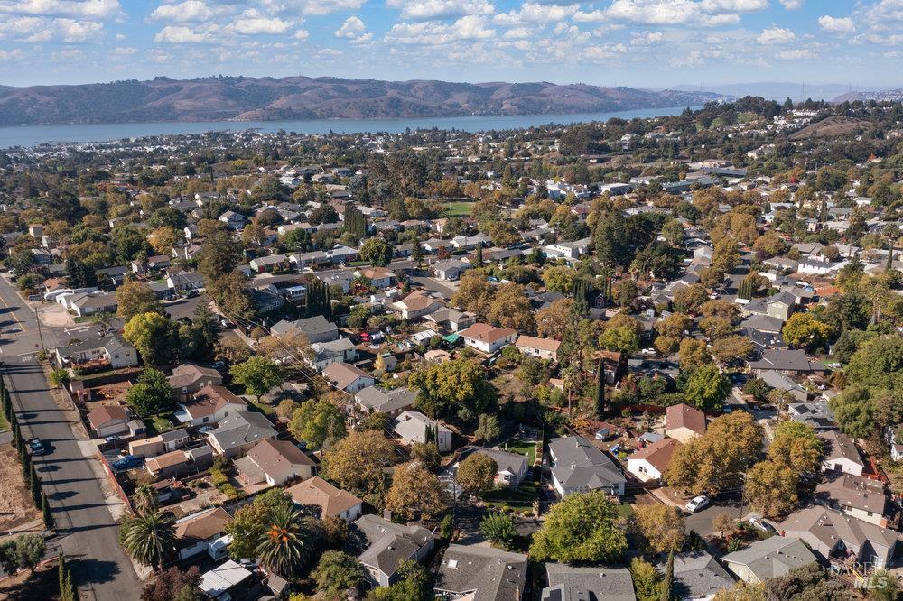 Detail Gallery Image 4 of 43 For 140 El Bonito Way, Benicia,  CA 94510 - 2 Beds | 1 Baths