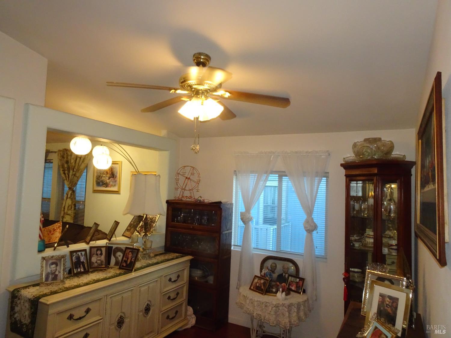 Detail Gallery Image 14 of 57 For 212 Valencia Dr, Fairfield,  CA 94533 - 3 Beds | 2 Baths