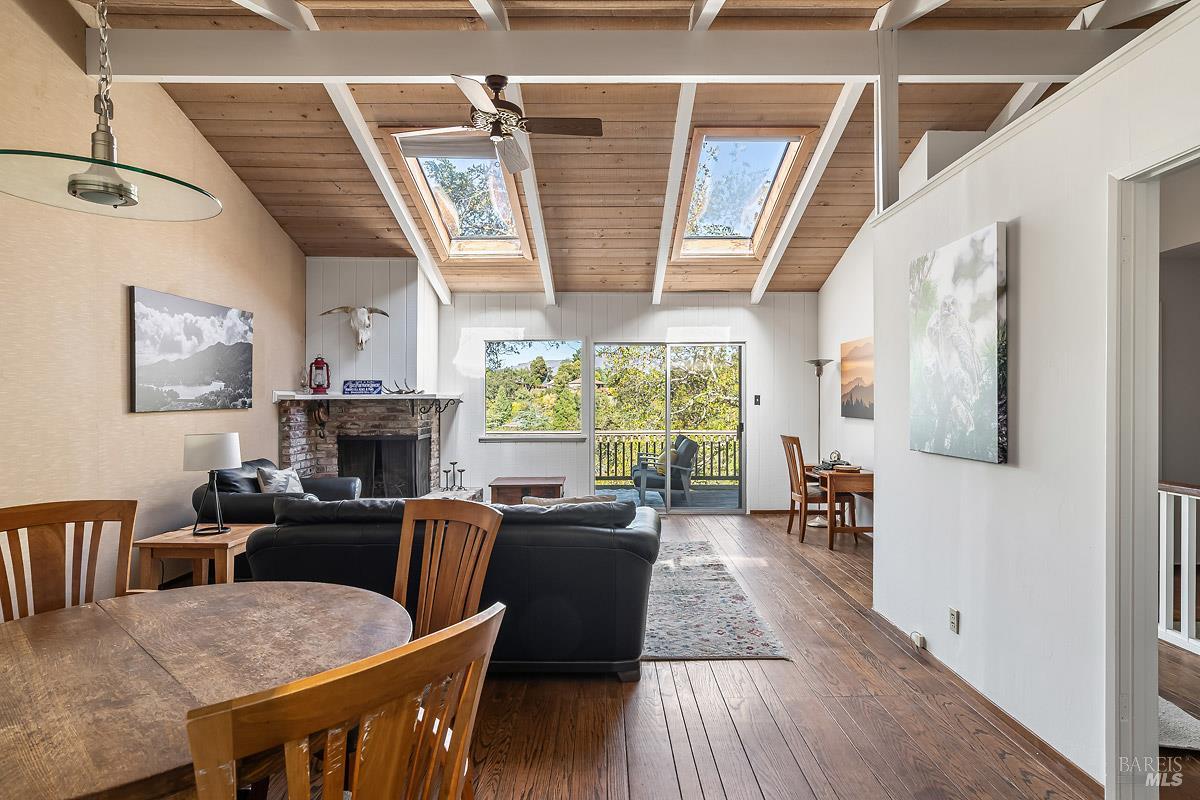 Detail Gallery Image 4 of 29 For 74 Spring Ln, Fairfax,  CA 94930 - 3 Beds | 2 Baths