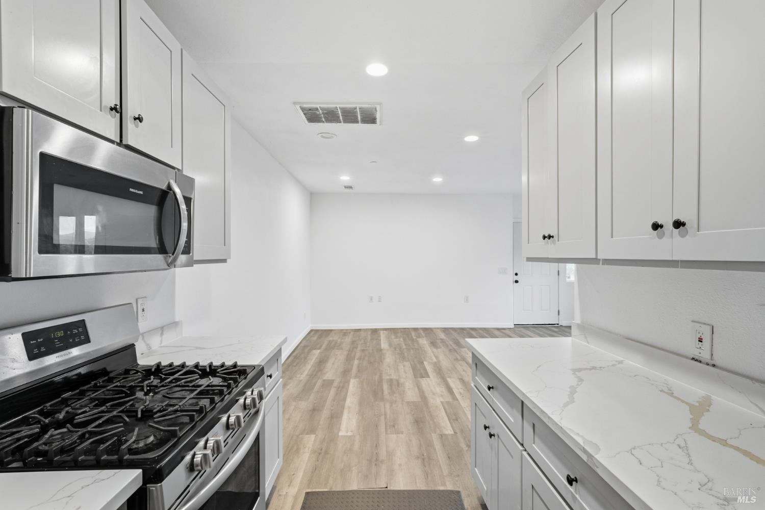 Detail Gallery Image 9 of 35 For 15 Dutton Ct, Sausalito,  CA 94965 - – Beds | – Baths