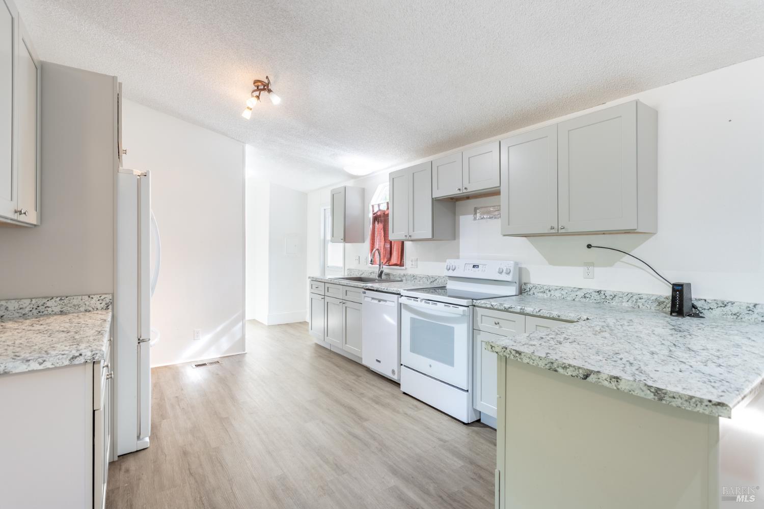 Detail Gallery Image 4 of 28 For 29282 Laurel Tree Ln, Shingletown,  CA 96088 - 3 Beds | 2 Baths