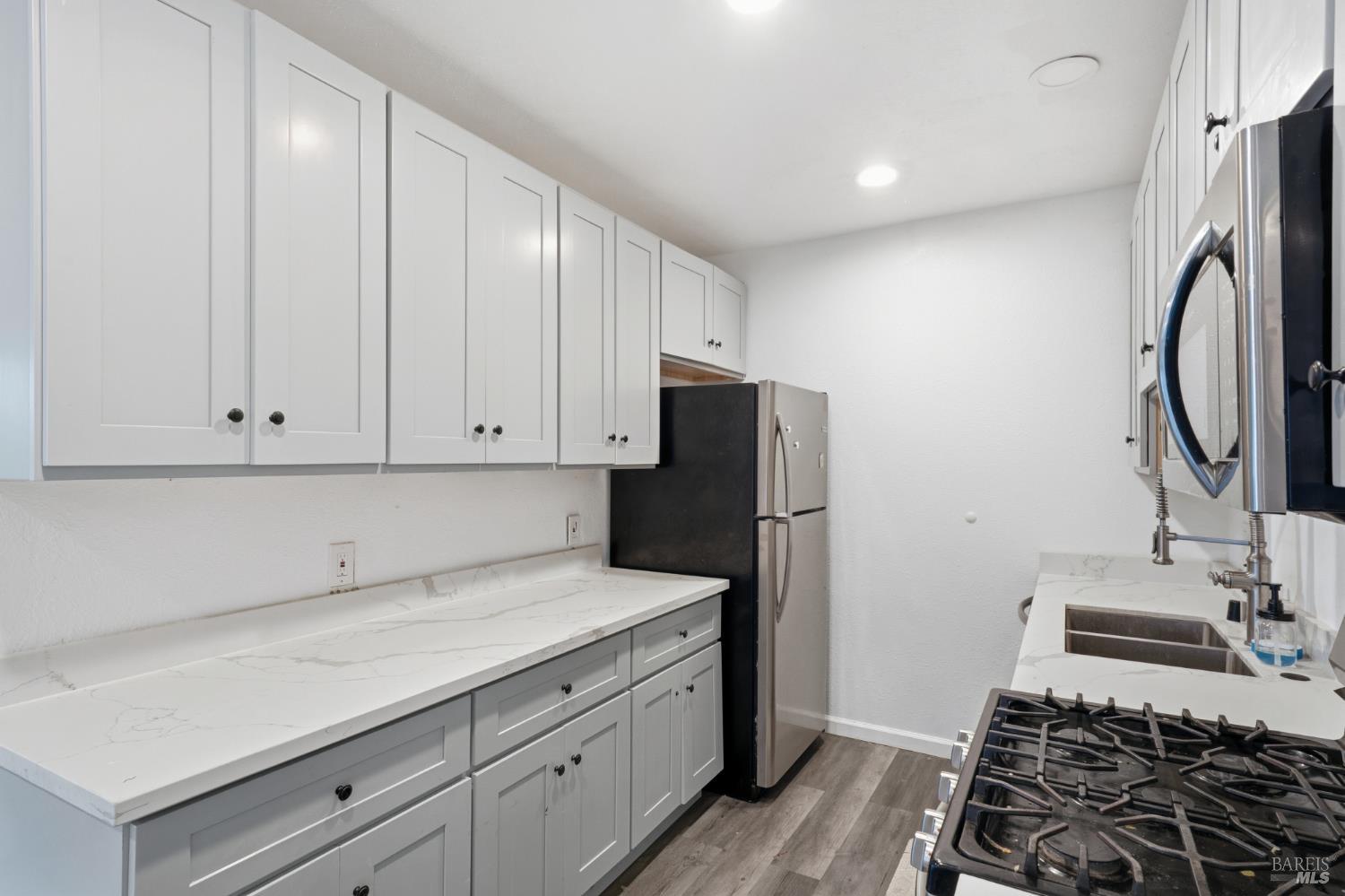 Detail Gallery Image 3 of 35 For 15 Dutton Ct, Sausalito,  CA 94965 - – Beds | – Baths