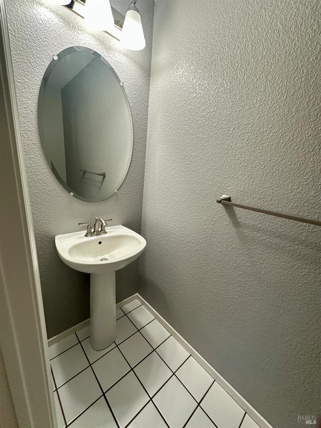 Detail Gallery Image 13 of 38 For 590 Anderson Way, Rio Vista,  CA 94571 - 4 Beds | 2/1 Baths