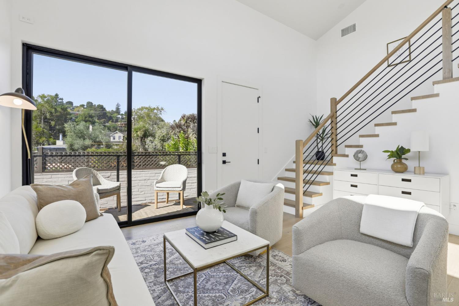 Detail Gallery Image 58 of 74 For 39 Strawberry Cir, Mill Valley,  CA 94941 - 4 Beds | 4 Baths