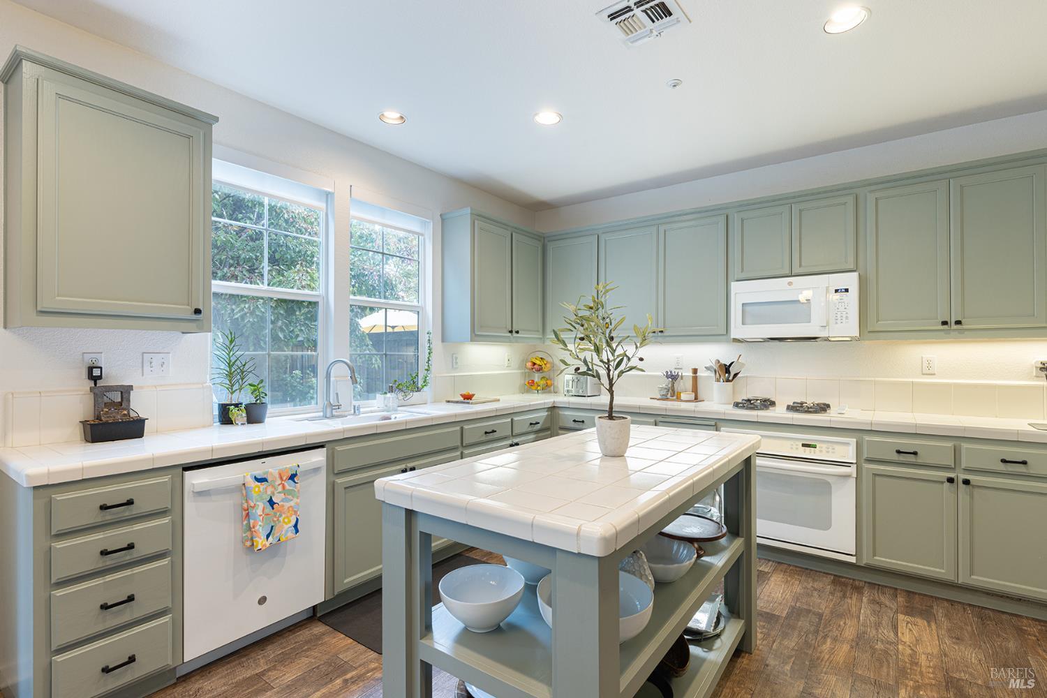 Detail Gallery Image 11 of 37 For 67 Summerbrooke Cir, Napa,  CA 94558 - 4 Beds | 2/1 Baths