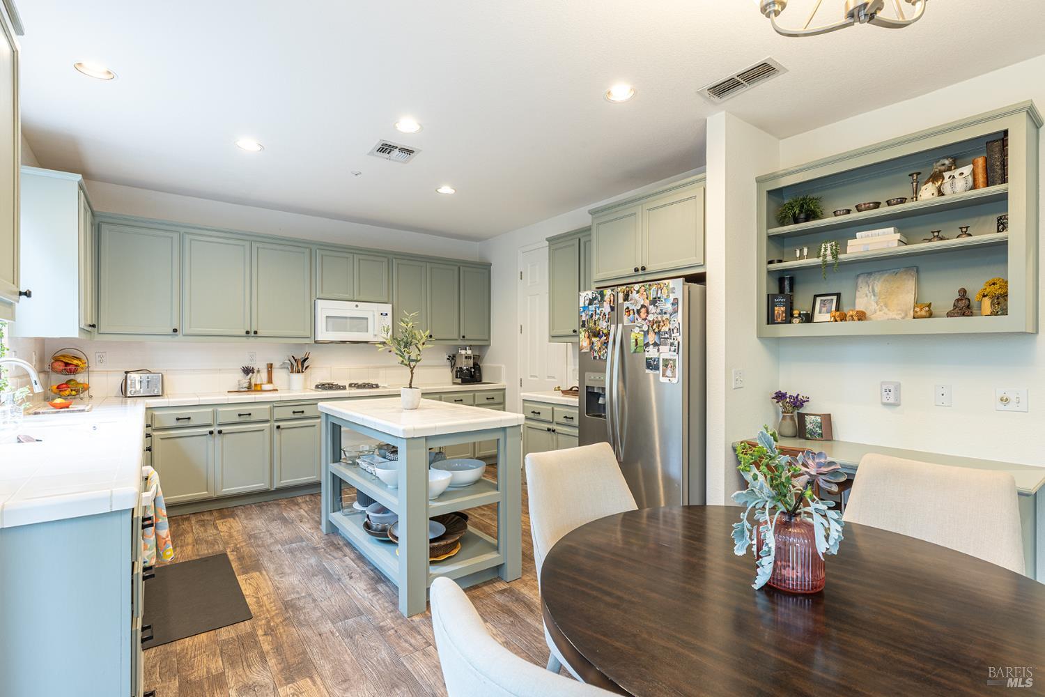 Detail Gallery Image 13 of 37 For 67 Summerbrooke Cir, Napa,  CA 94558 - 4 Beds | 2/1 Baths