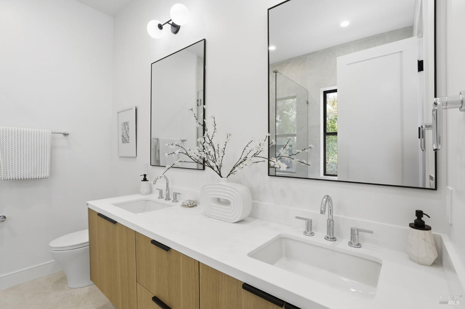 Detail Gallery Image 34 of 74 For 39 Strawberry Cir, Mill Valley,  CA 94941 - 4 Beds | 4 Baths