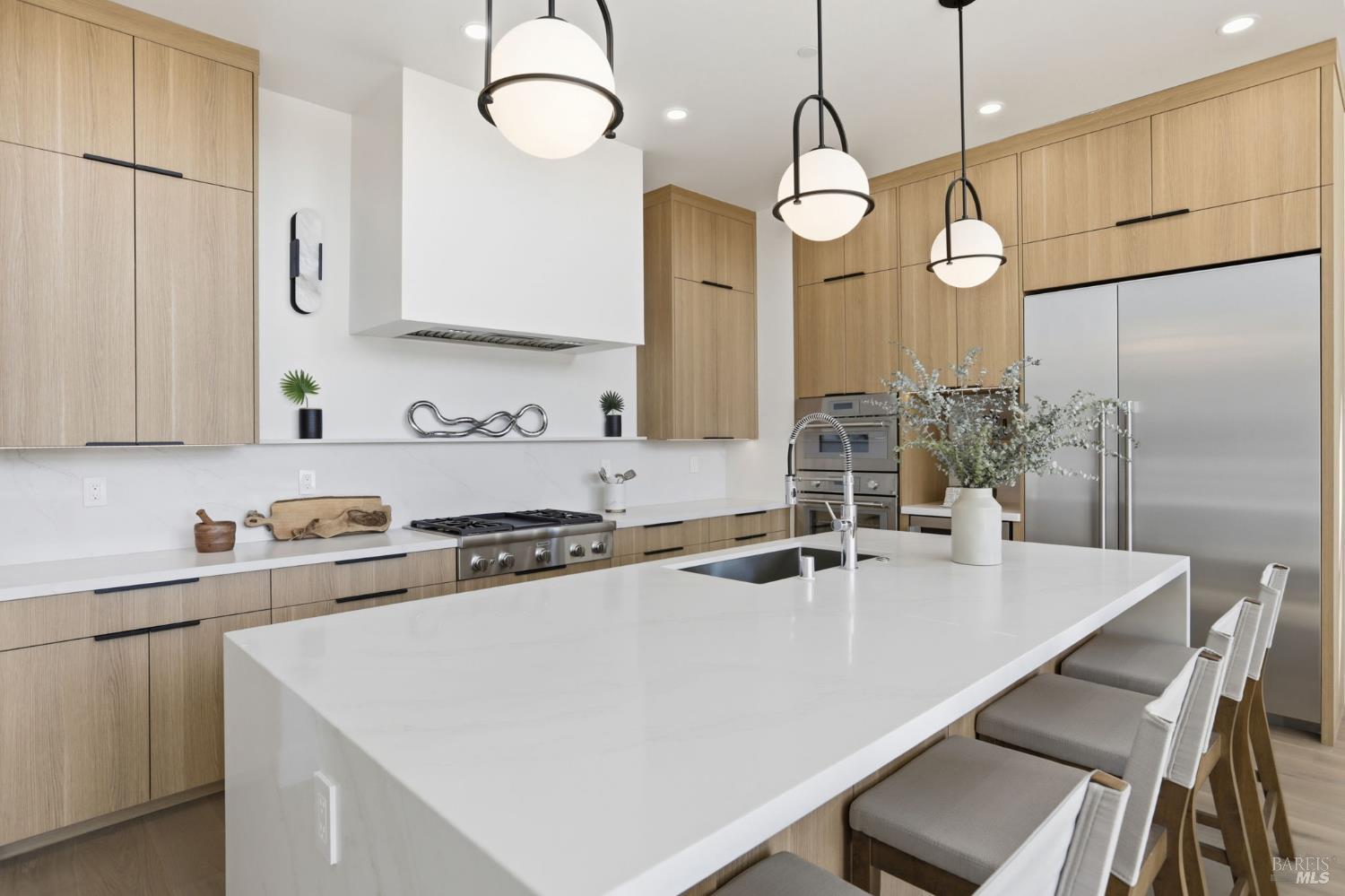 Detail Gallery Image 16 of 74 For 39 Strawberry Cir, Mill Valley,  CA 94941 - 4 Beds | 4 Baths