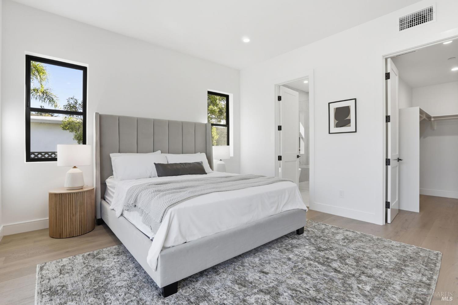 Detail Gallery Image 28 of 74 For 39 Strawberry Cir, Mill Valley,  CA 94941 - 4 Beds | 4 Baths