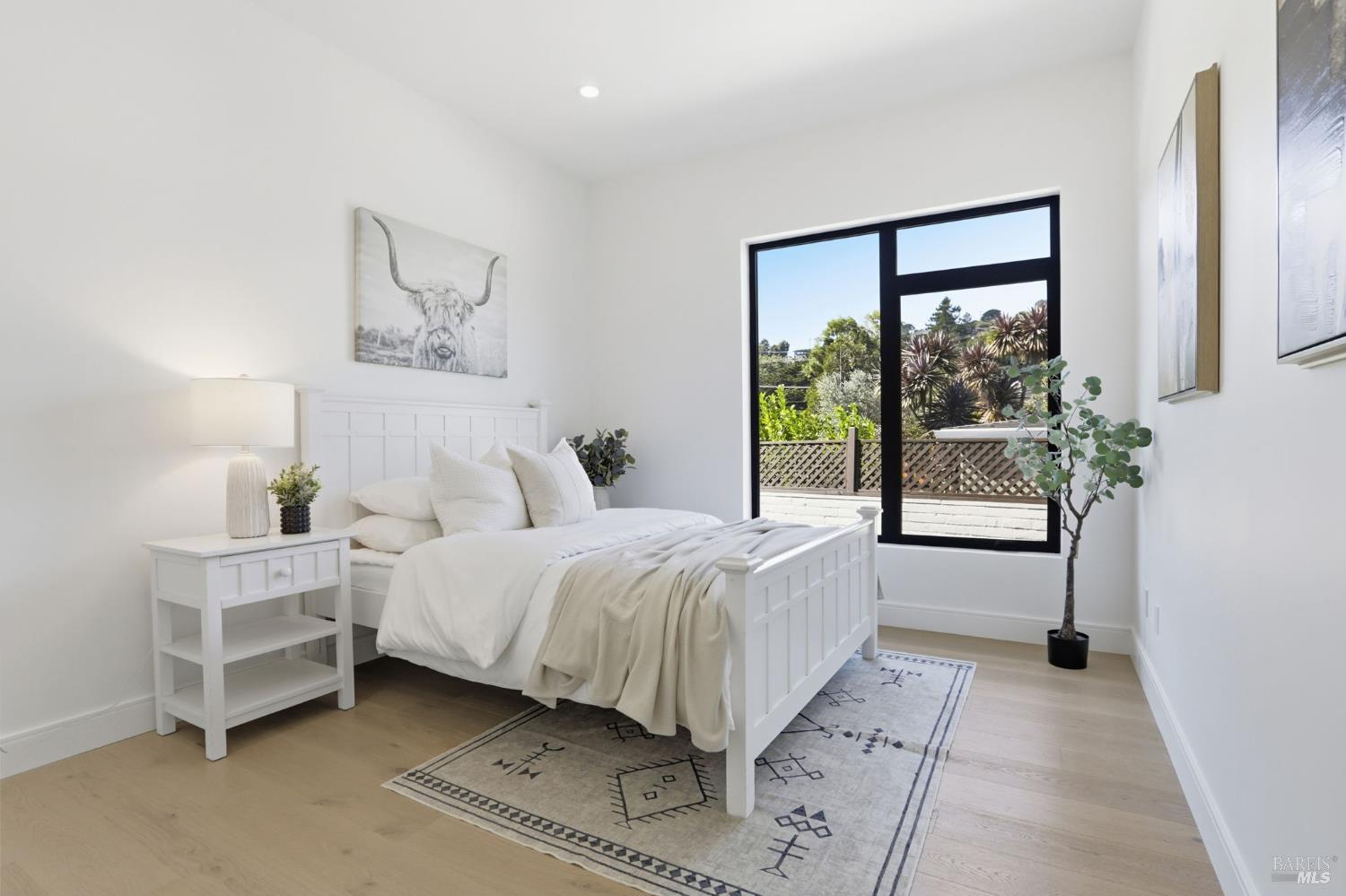 Detail Gallery Image 40 of 74 For 39 Strawberry Cir, Mill Valley,  CA 94941 - 4 Beds | 4 Baths