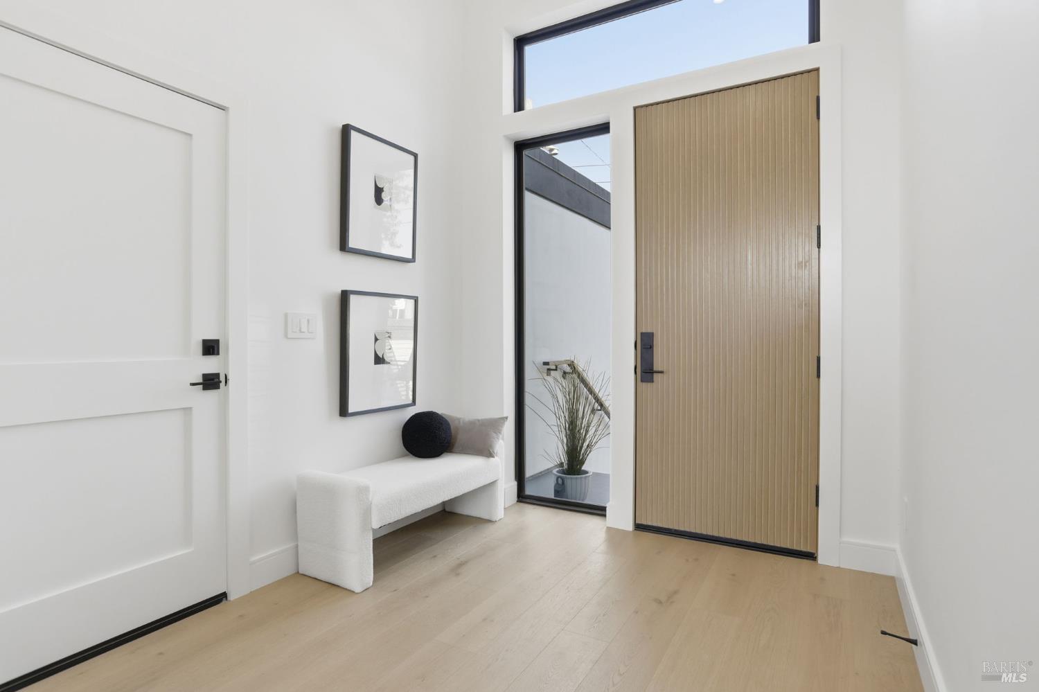 Detail Gallery Image 6 of 74 For 39 Strawberry Cir, Mill Valley,  CA 94941 - 4 Beds | 4 Baths